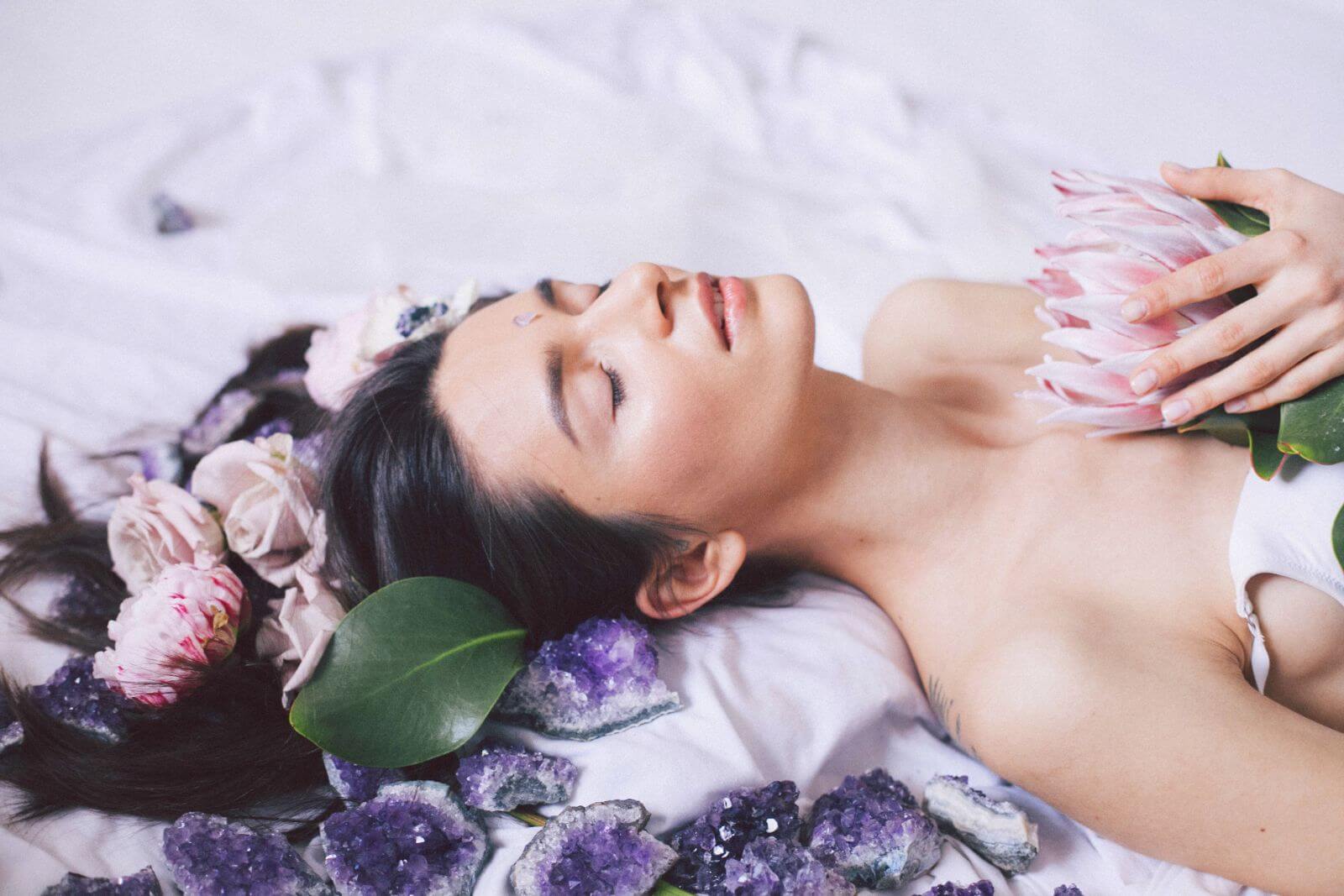 21 Crystals For Astral Projection: The Ultimate Guide - Conscious Items