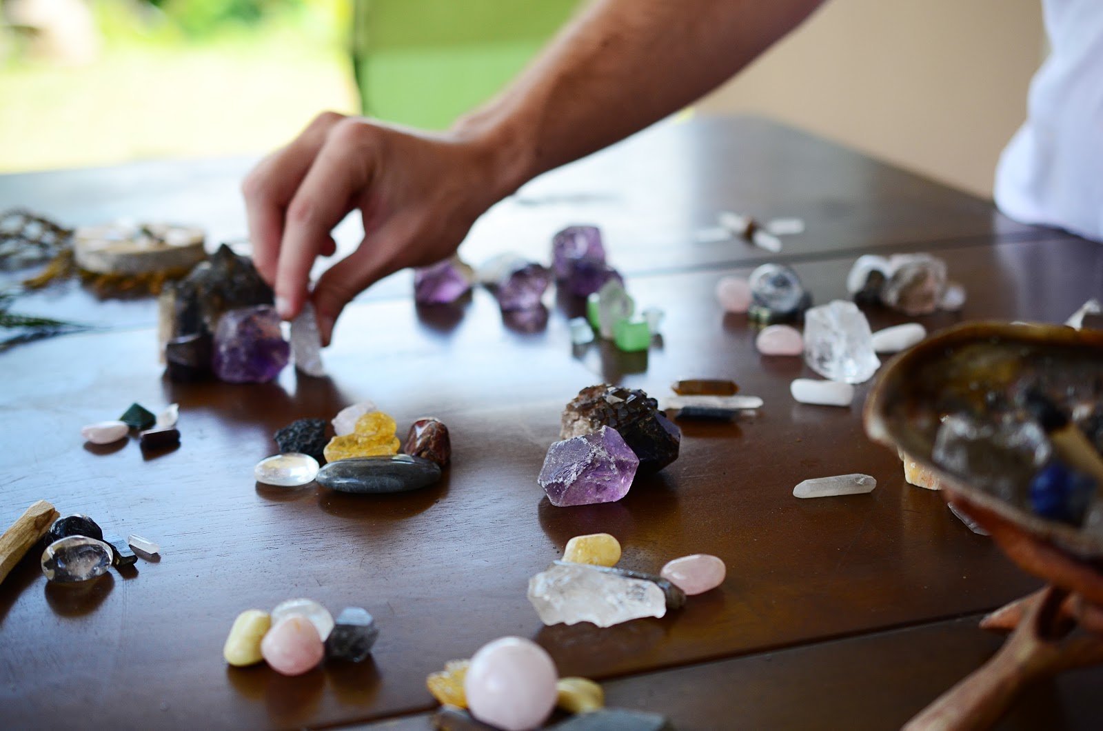 Healing Crystals Guide: Gemstones to Create an Energy Healing Kit - Conscious Items