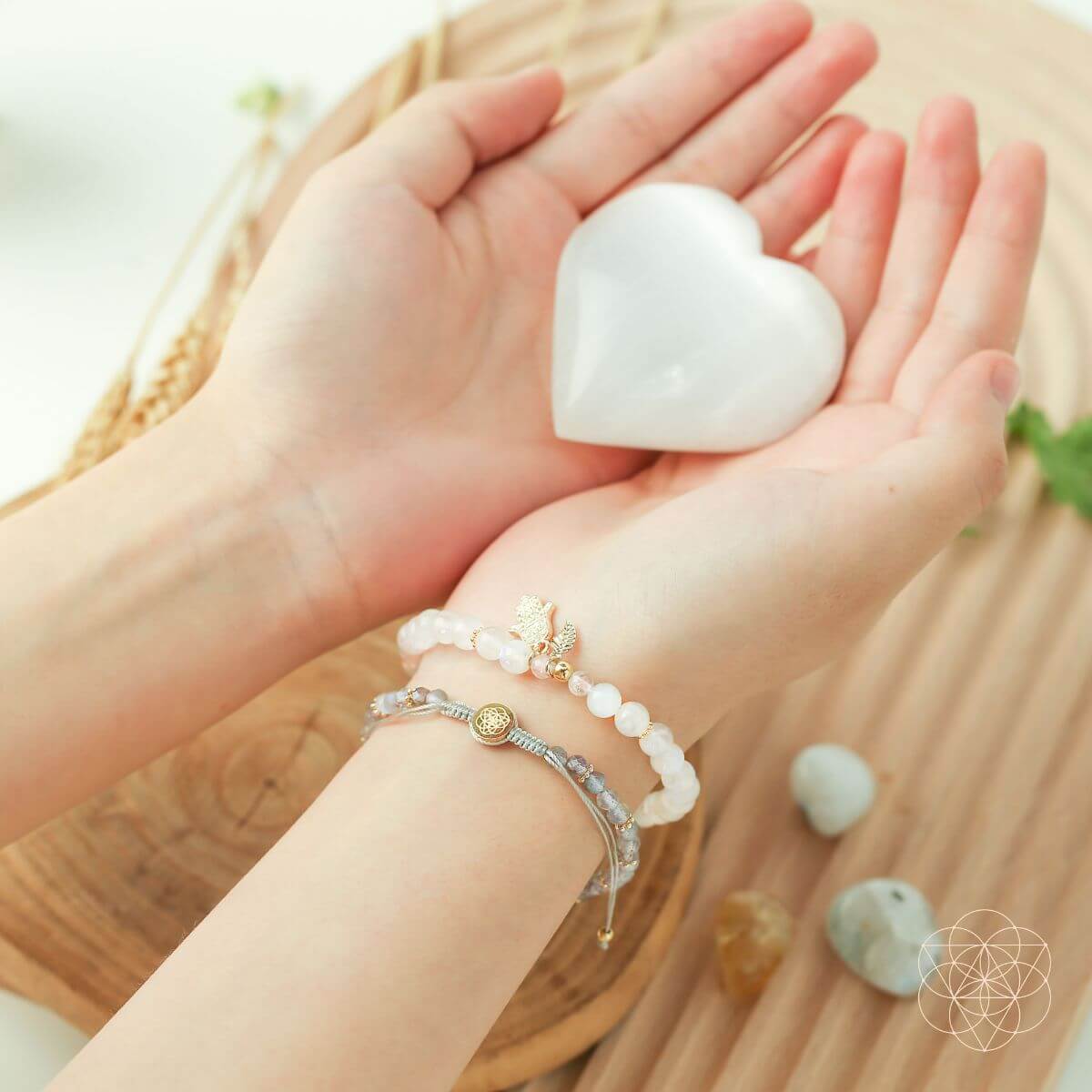 Golden Hand of Fortune - Bracelets of Wealth - Conscious Items
