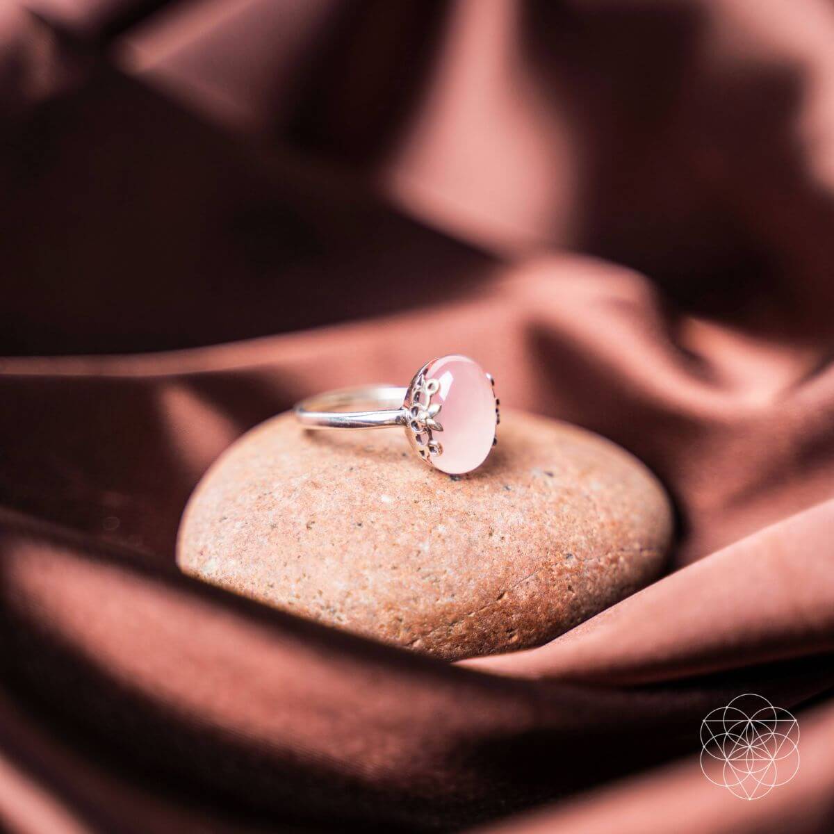 rose quartz ring