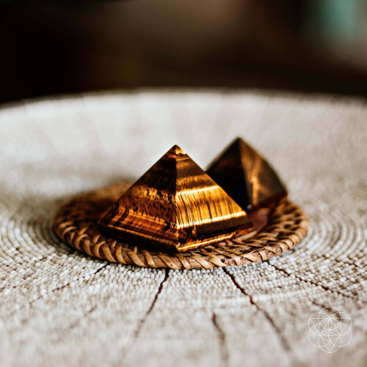 tiger eye pyramid