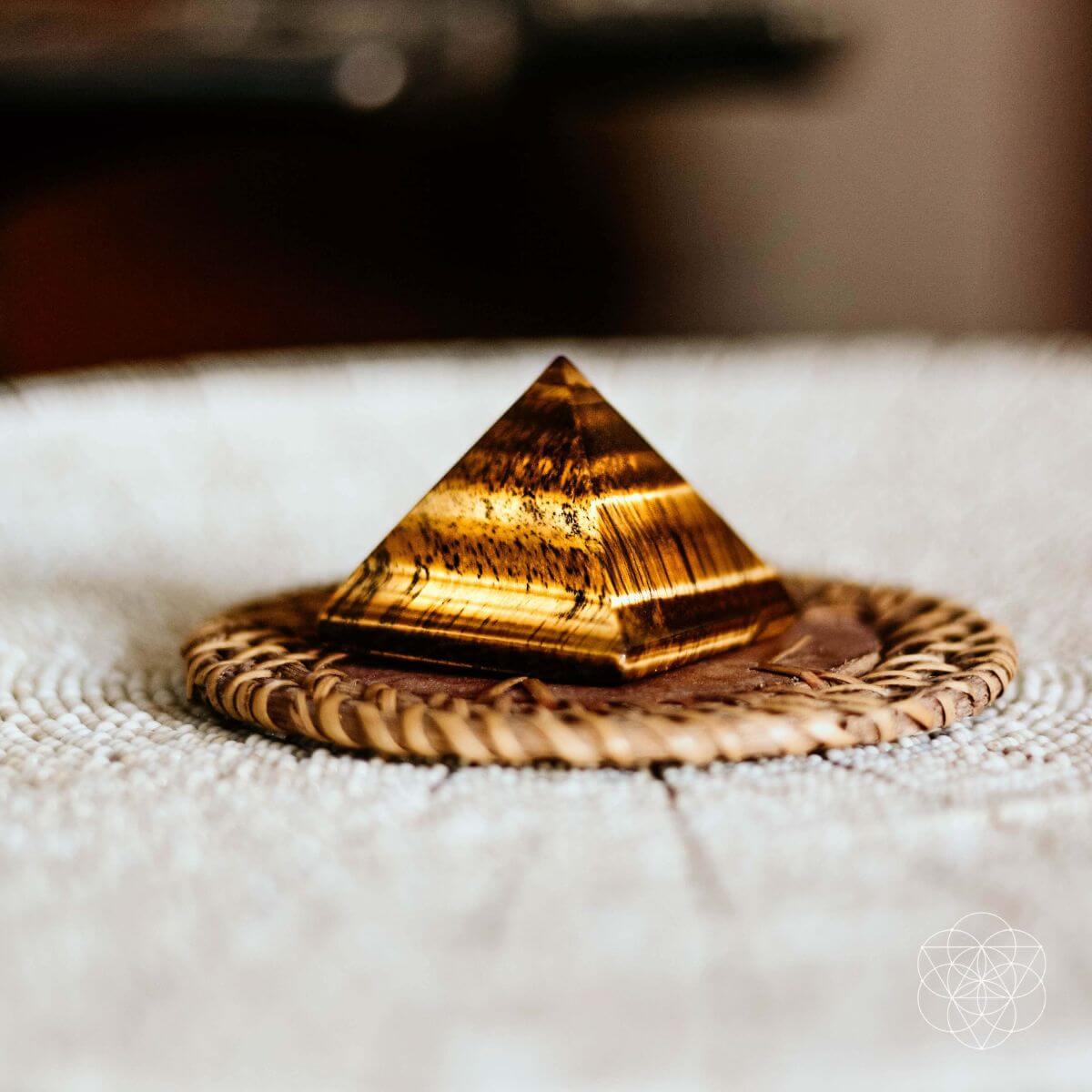 tiger eye pyramid