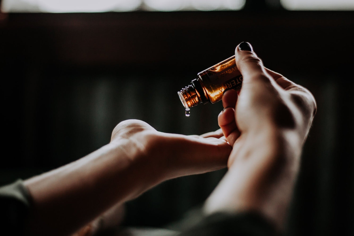10 Best Smelling Essential Oils Everybody Should Try - Conscious Items
