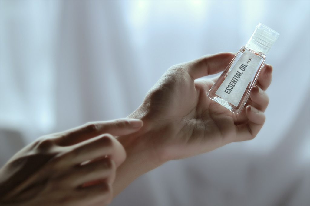 15 impressive and practical uses for essential oils - Conscious Items