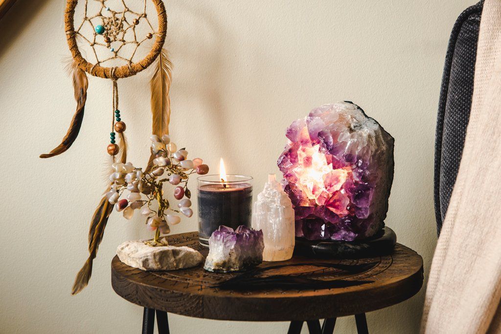 Amethyst Meaning: A Guide To Amethyst Healing Properties and Chakras - Conscious Items