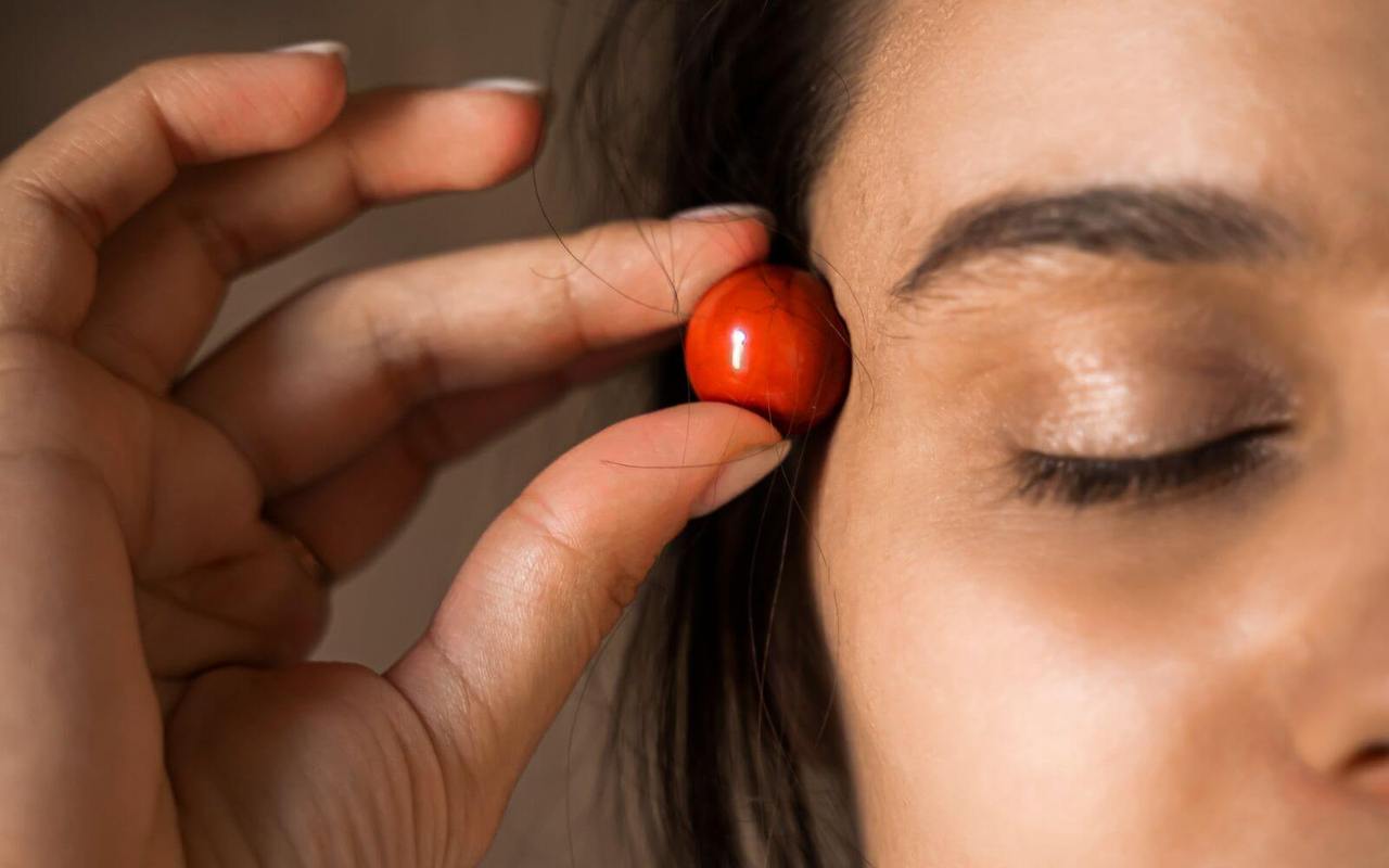 Carnelian Crystal Meaning: Use Carnelian To Attract Joy And Vitality - Conscious Items