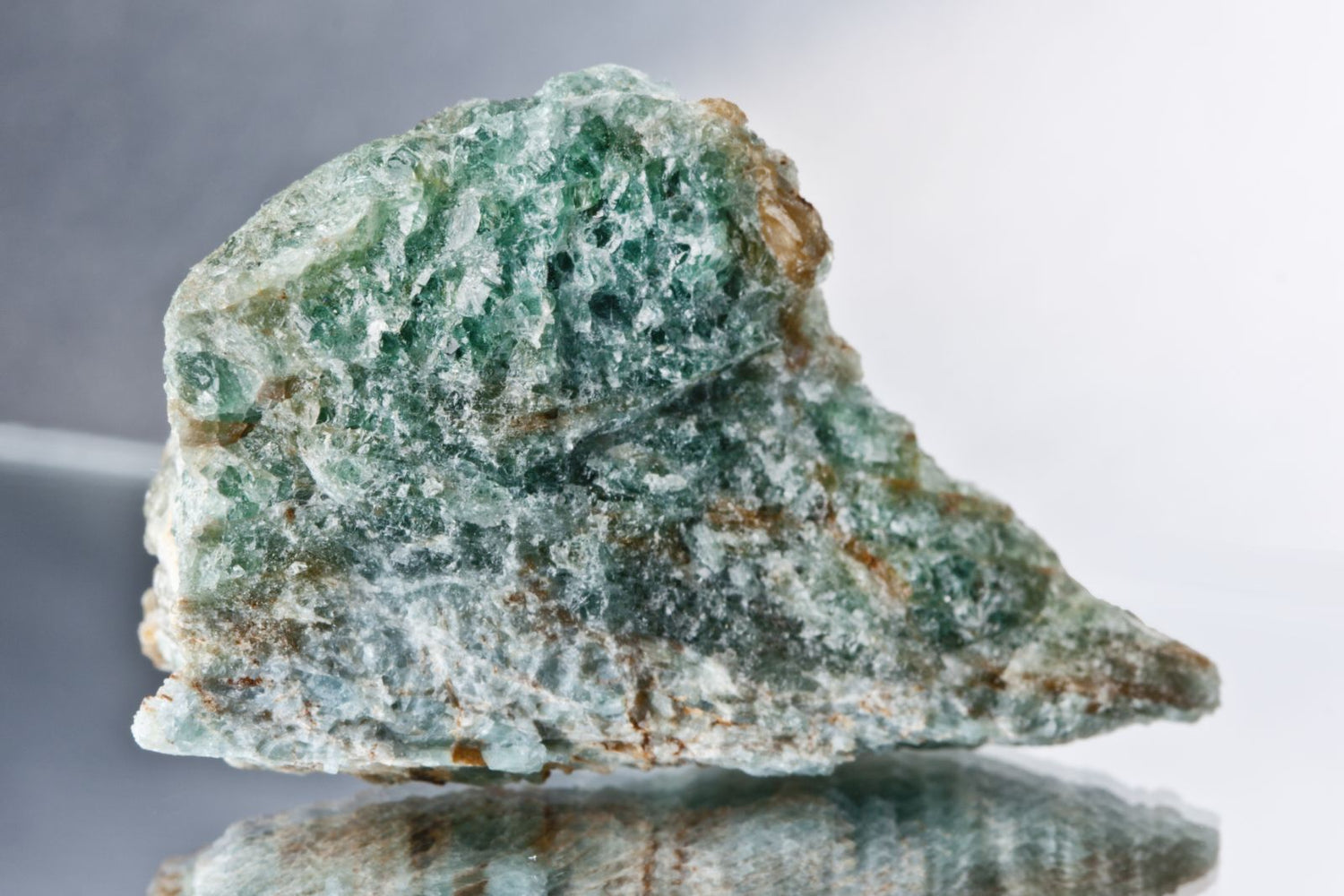 Complete Guide to Green Apatite Meaning, Healing Properties and Uses - Conscious Items