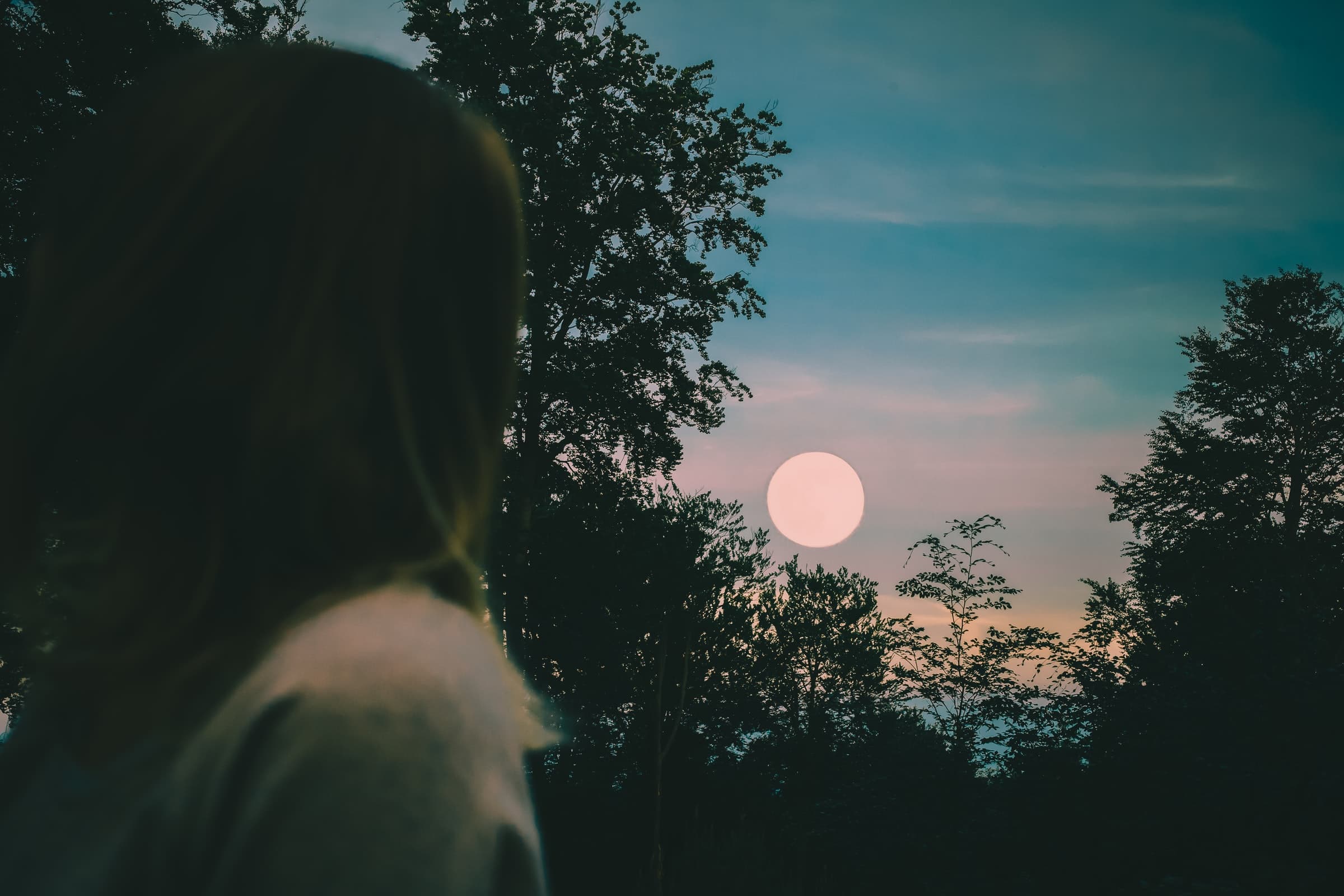 When are the Two Full Moons in October? Meaning & What to Do