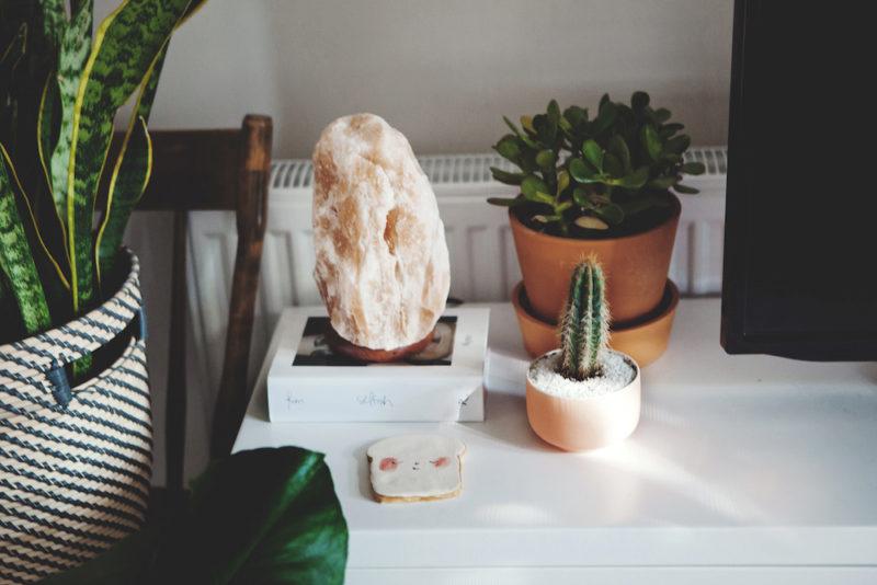 Himalayan salt lamp  benefits for mind and body health - Conscious Items