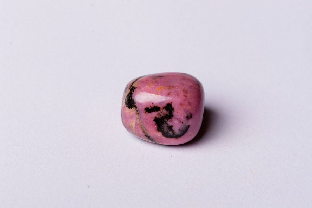 Rhodonite Secrets & Properties To Overcome Your Emotional Wounds - Conscious Items