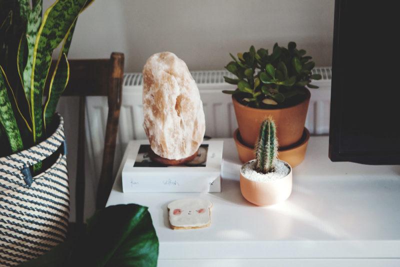 Himalayan salt lamp  benefits for mind and body health