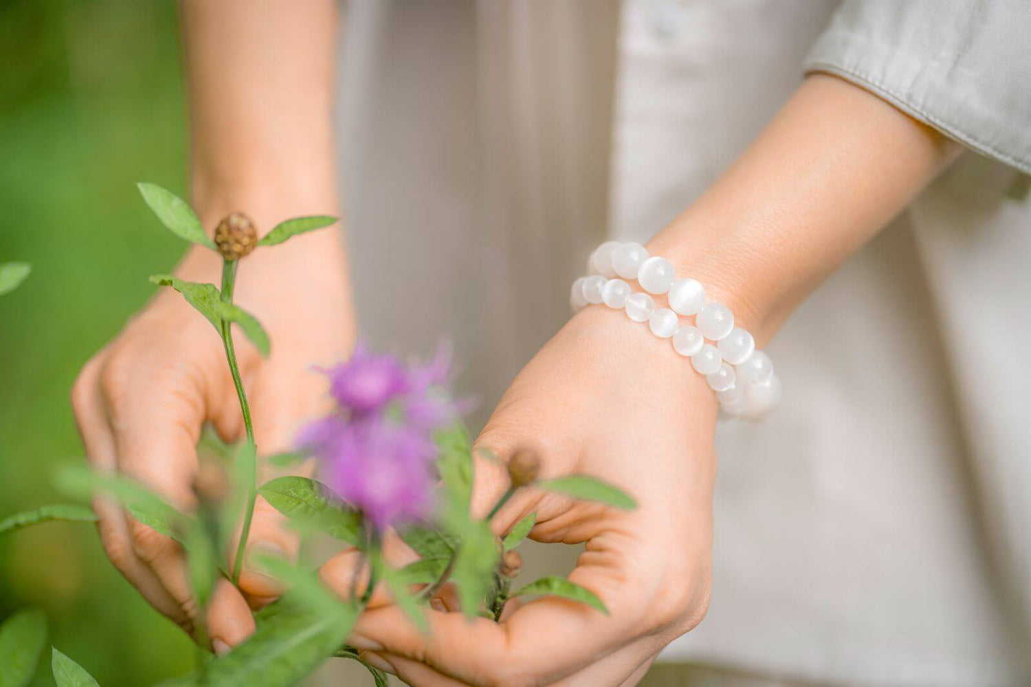 Selenite Crystal: Meaning, Healing Properties, Benefits and Uses - Conscious Items