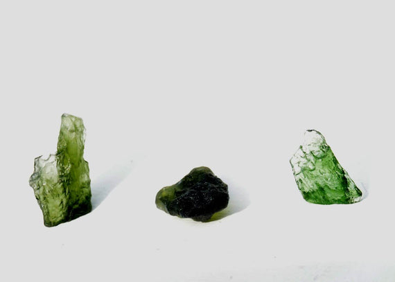 Complete Guide to Moldavite Meaning, Healing Properties and Uses