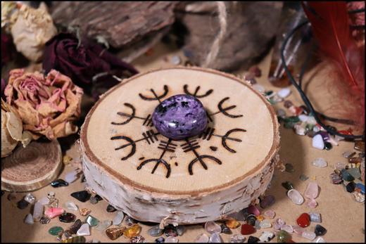 What Is Charoite? 3 Reasons To Pick Up This Rare and Elusive Gemstone - Conscious Items