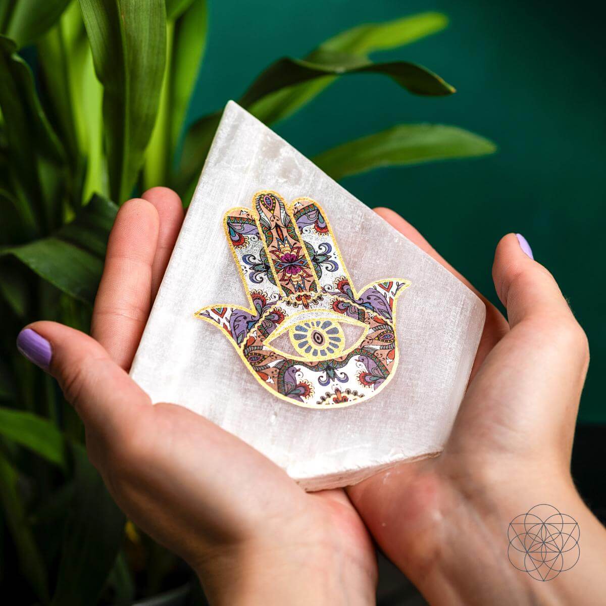 Lâmpada de selenita da mão Hamsa Hamsa