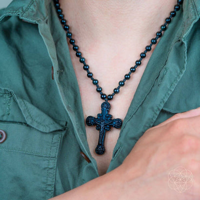 Armure Sacrée: Croix Obsidienne Noire de Foi et Protection