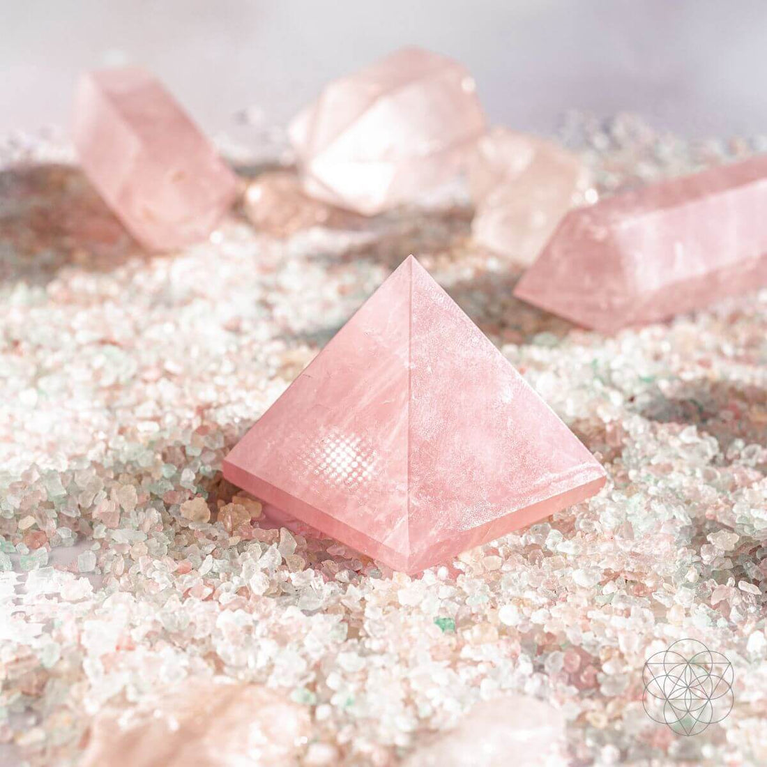 Pirâmide de quartzo rosa de fertilidade